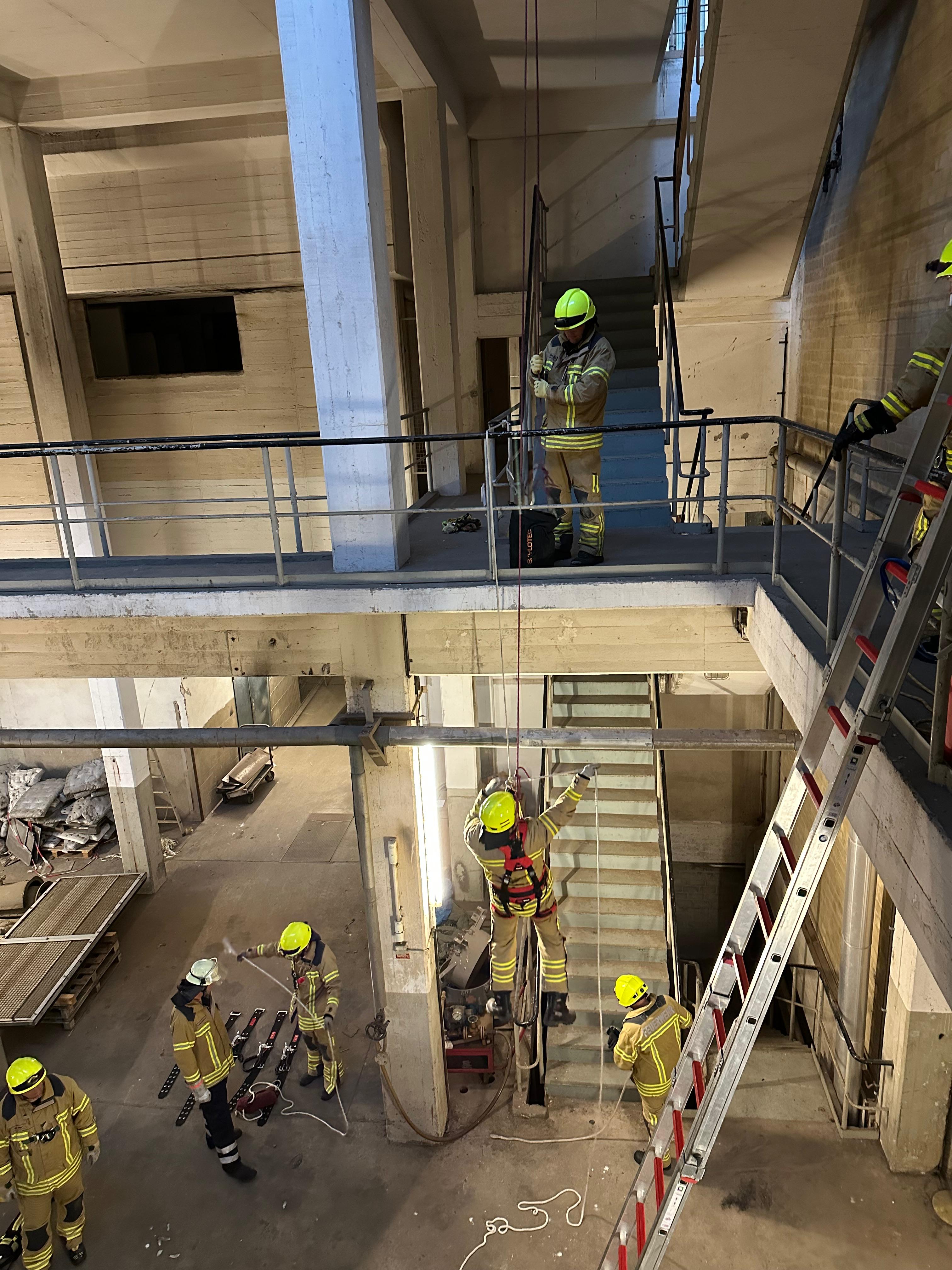 Dienst%202026-04-24%20Abseilen%20Gruppe%202%20%288%29